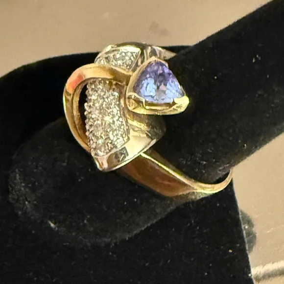 Tanzanite and diamond ring
